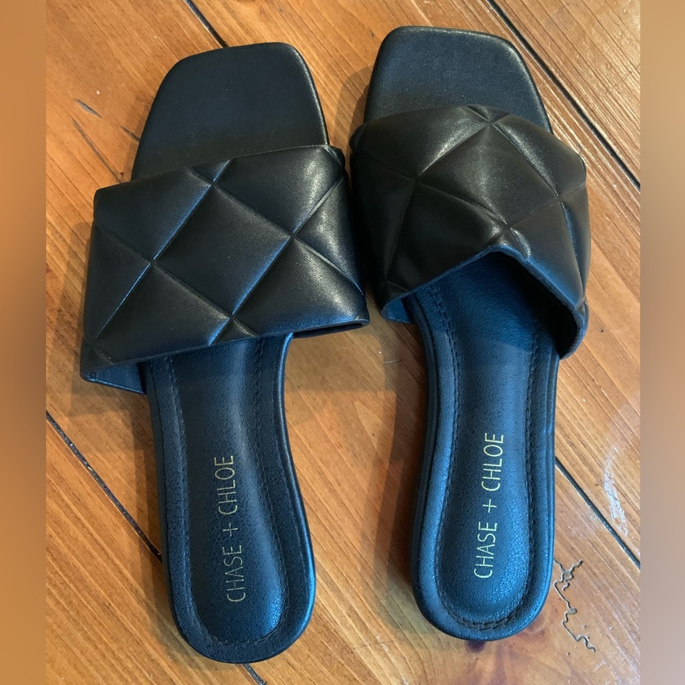 Chase & Chloe women's sandals, in black